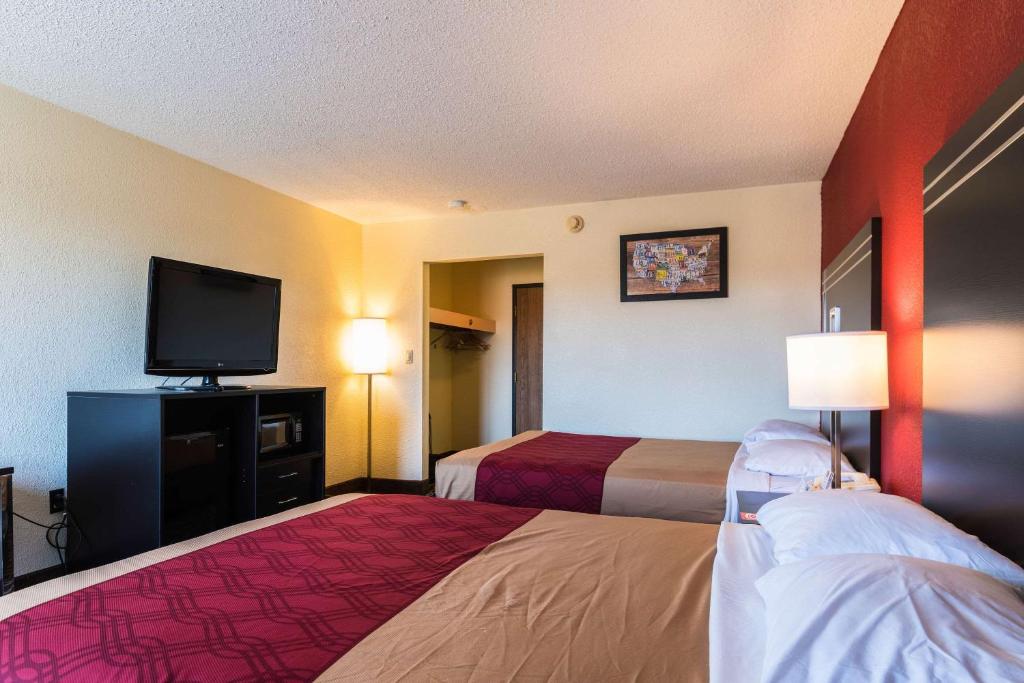 Econo Lodge Streetsboro - image 6