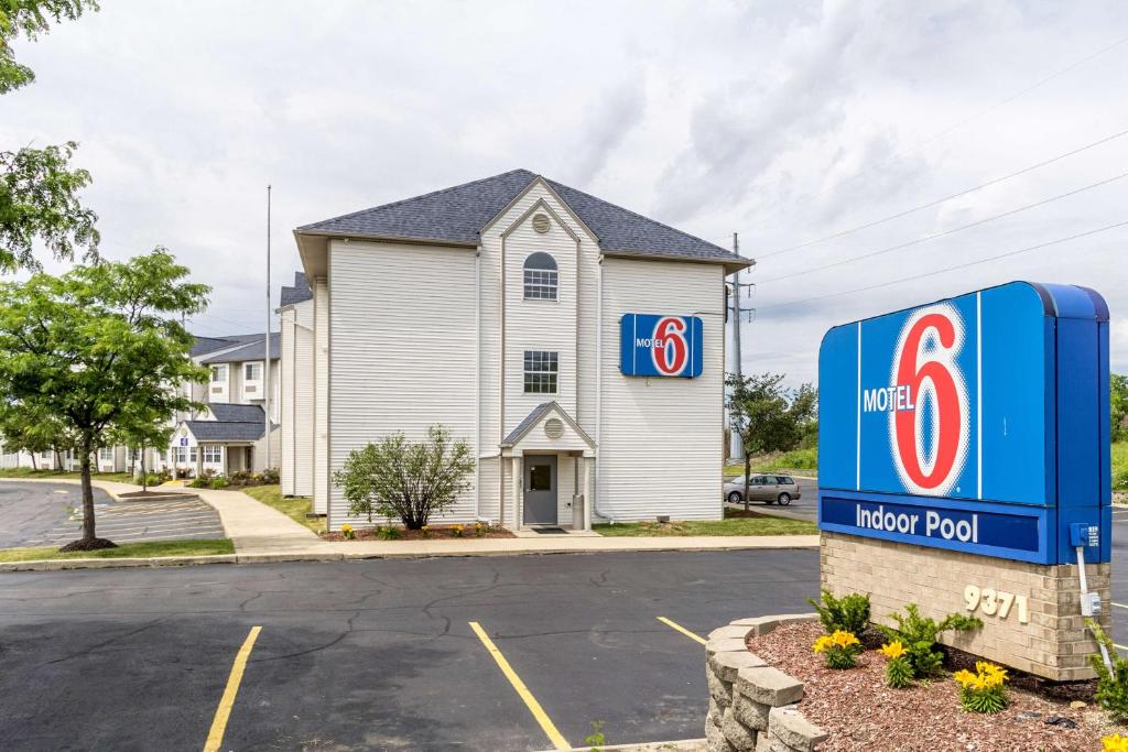 Motel 6-Streetsboro OH - main image