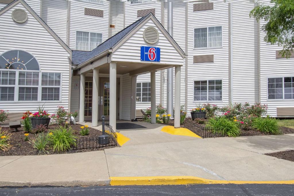 Motel 6-Streetsboro OH - image 4