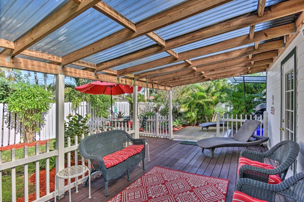 Stuart Apartment with Furnished Patio Near River - image 3