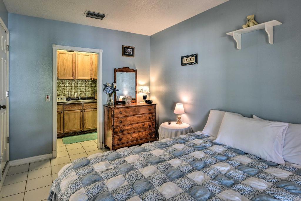 Stuart Apartment with Furnished Patio Near River - image 7