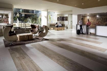 Sportsmen's Lodge Hotel - image 3