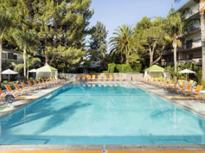Sportsmen's Lodge Hotel - image 4