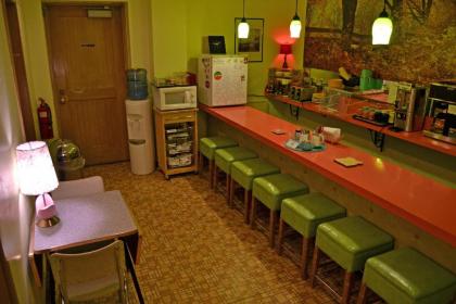 Holiday Music Motel - image 14