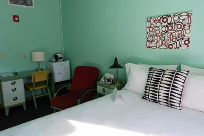 Holiday Music Motel - image 4