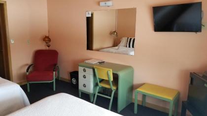 Holiday Music Motel - image 8