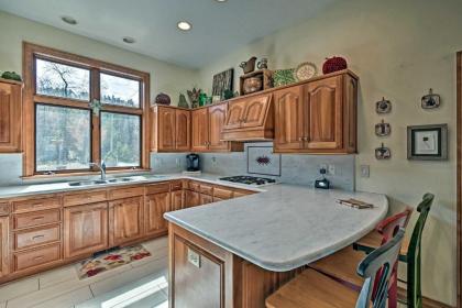 Sturgeon Bay Hideaway with Direct Water Access! - image 10