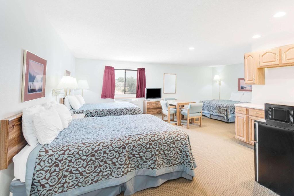 Days Inn by Wyndham Sturgis - main image