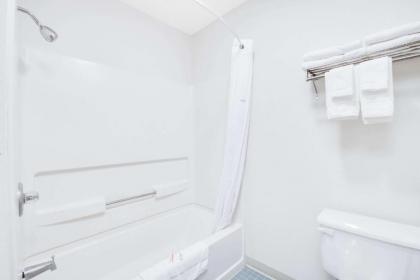 Days Inn by Wyndham Sturgis - image 2