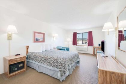 Days Inn by Wyndham Sturgis - image 5