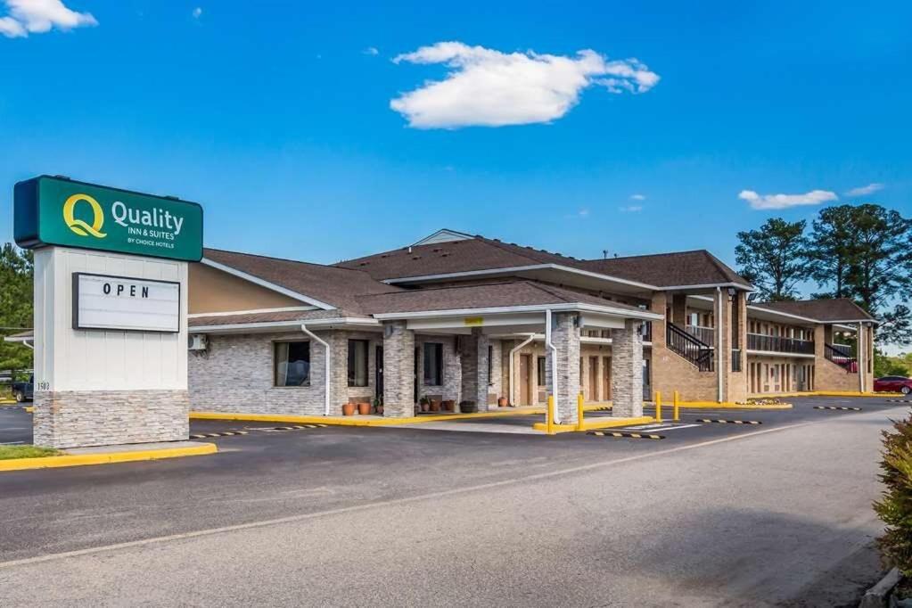 Quality Inn & Suites - main image