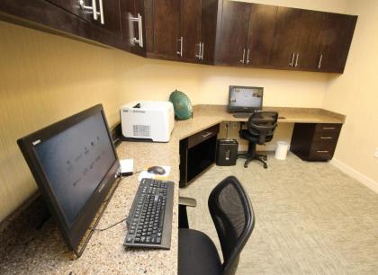 Hampton Inn- Suffolk - image 14