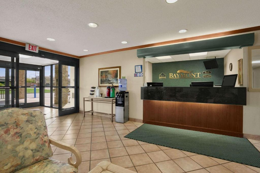 Baymont by Wyndham Sullivan - image 7