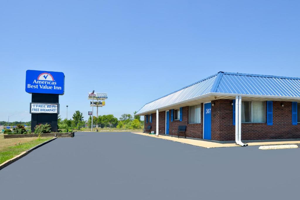 Americas Best Value Inn Sullivan - main image