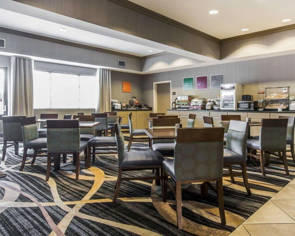 Comfort Inn Sullivan - image 3