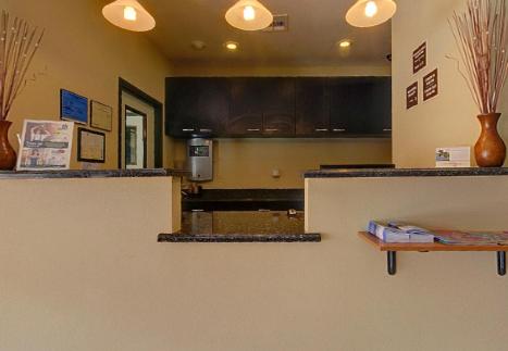 Americas Best Value Inn Sulphur - image 6