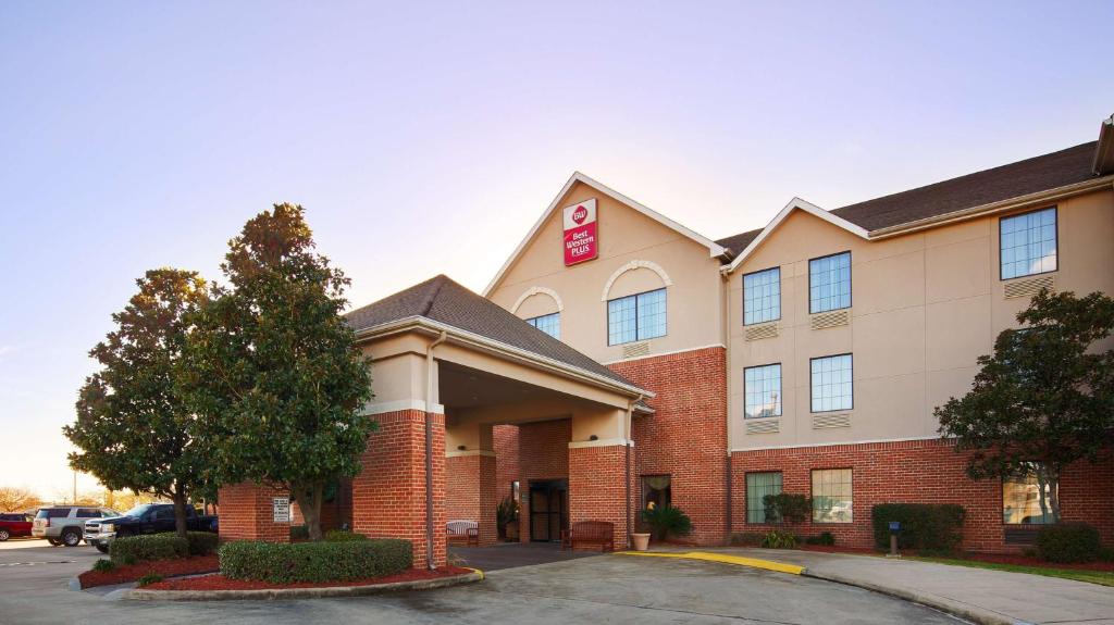 Best Western Plus Executive Hotel & Suites - main image