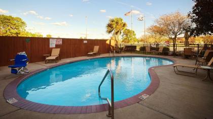 Best Western Plus Executive Hotel & Suites - image 13