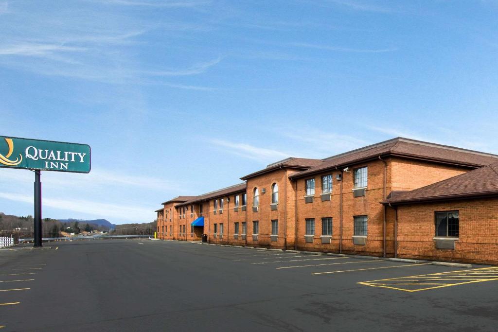 Quality Inn Summersville - main image