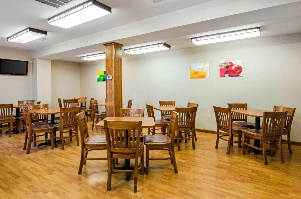 Quality Inn Summersville - image 3