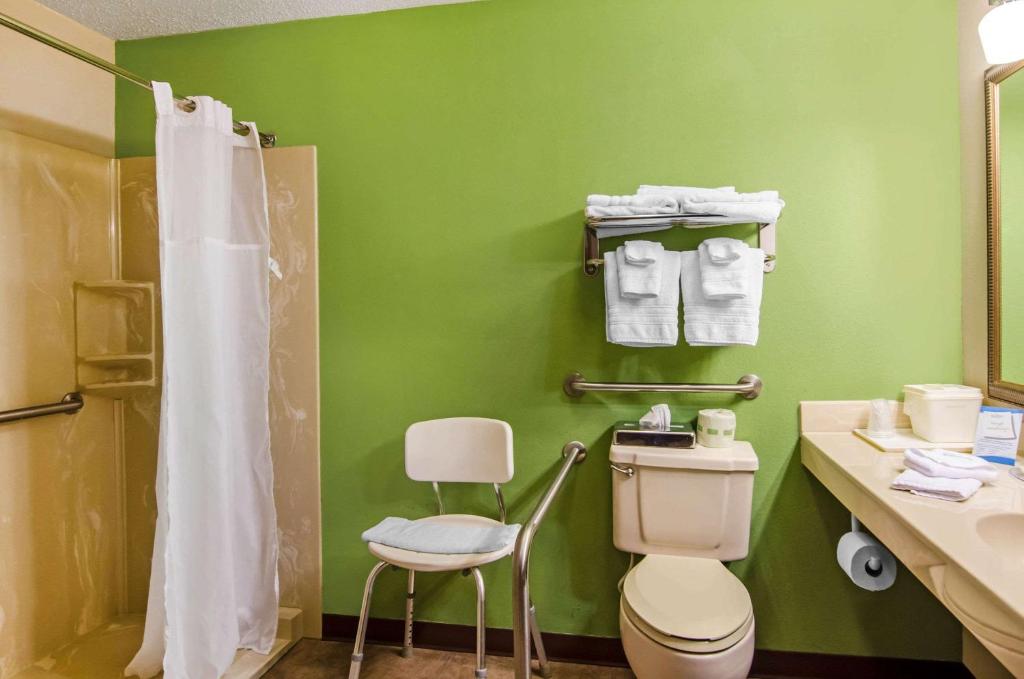 Quality Inn Summersville - image 5