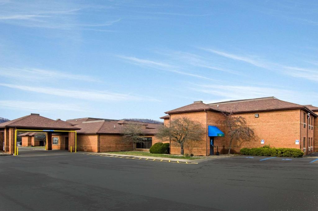 Quality Inn Summersville - image 7