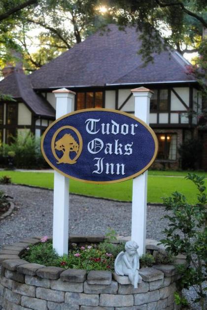 Tudor Oaks Inn - image 11