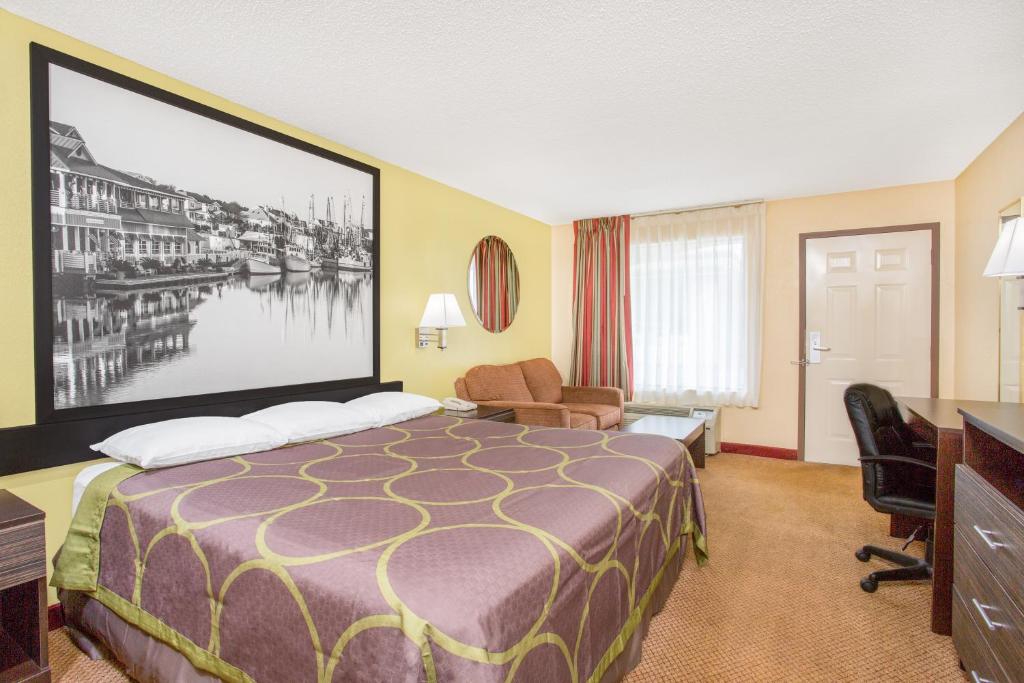 Super 8 by Wyndham Sumter - image 4