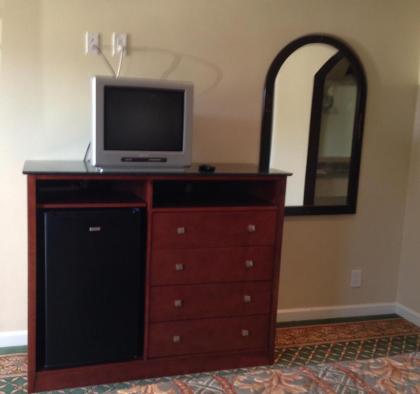 Economy Inn - image 2