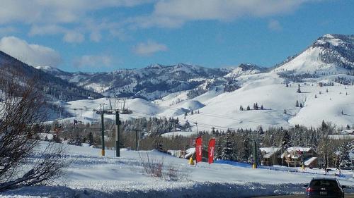 Elkhorn Village - main image