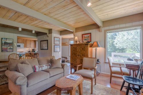 Villager Condominium with Sun Valley Amenities - main image
