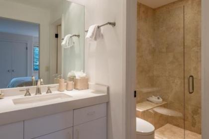 New Listing! Remodeled Condo Across from the Historic Sun Valley Lodge and Ice Rink - image 2