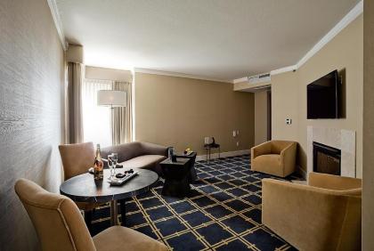 Grand Hotel - image 13
