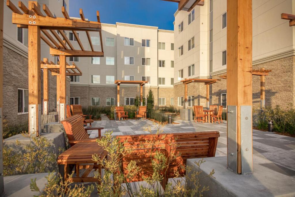 Residence Inn by Marriott San Jose North/Silicon Valley - image 4