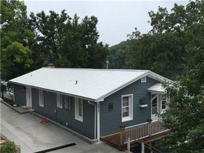 Knotty Pine Cottage - main image