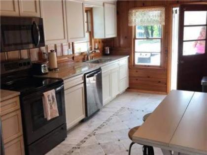 Knotty Pine Cottage - image 2