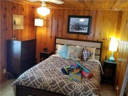 Knotty Pine Cottage - image 3