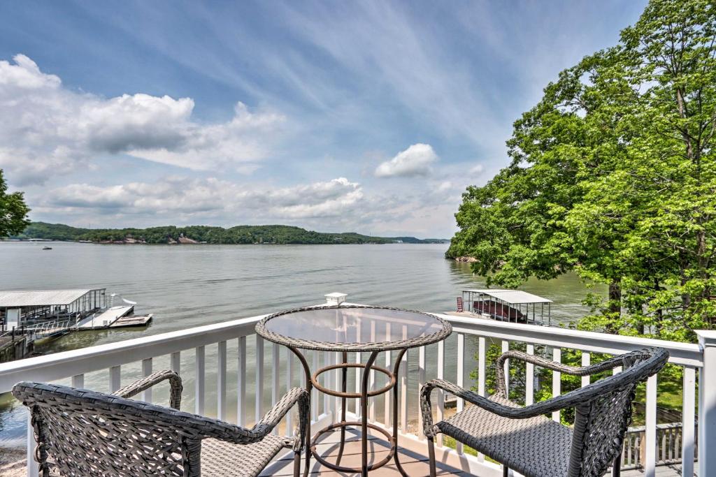 Sunny Providence Cottage Retreat with Kayaks! - main image