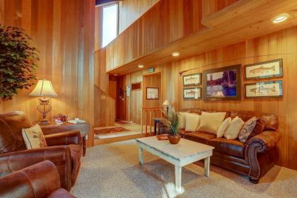 22 Rogue-AC-Hot Tub-4BR/3.5BA - image 5