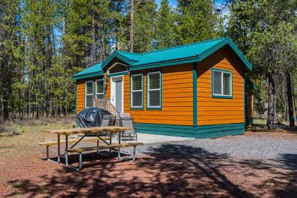 Bend Sunriver Camping Resort Cottage 1