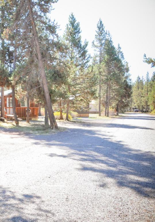 Bend-Sunriver Camping Resort Two-Bedroom Cabin 7 - main image