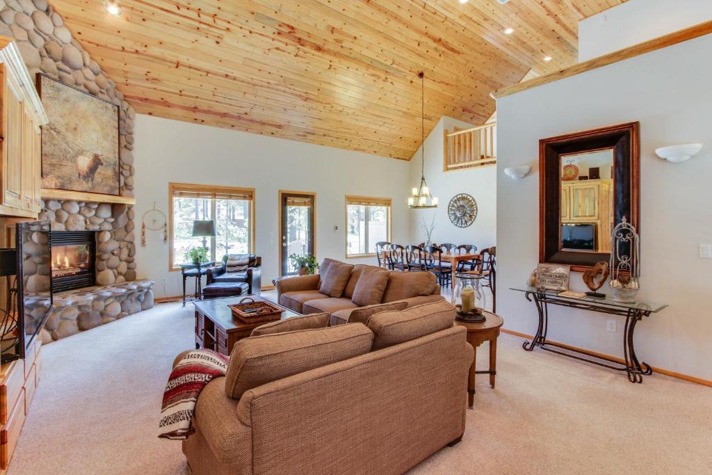 Catkin Lane 04 | Discover Sunriver - main image