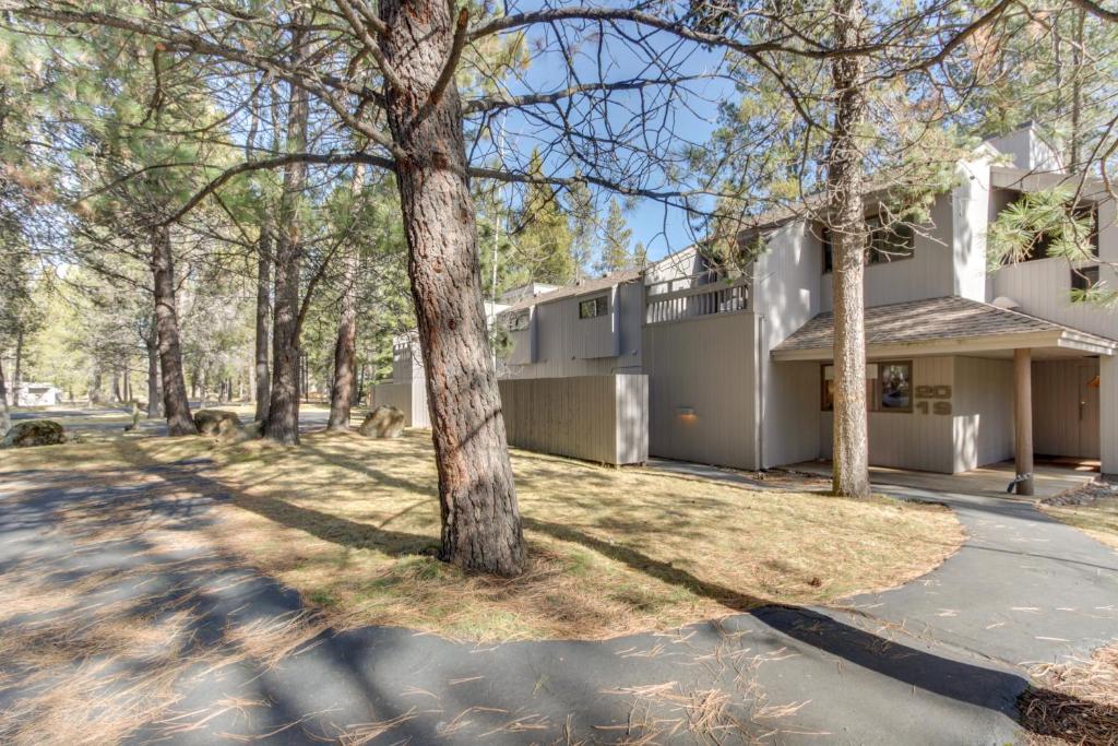 Meadow House 19 | Discover Sunriver - image 3