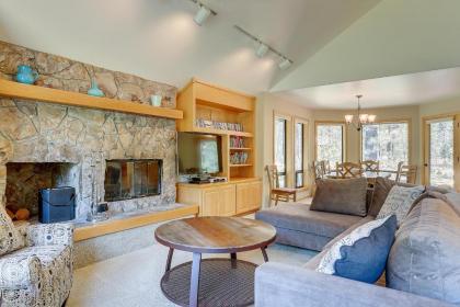 3 Tumalo-AC-Hot Tub-4BR/3BA