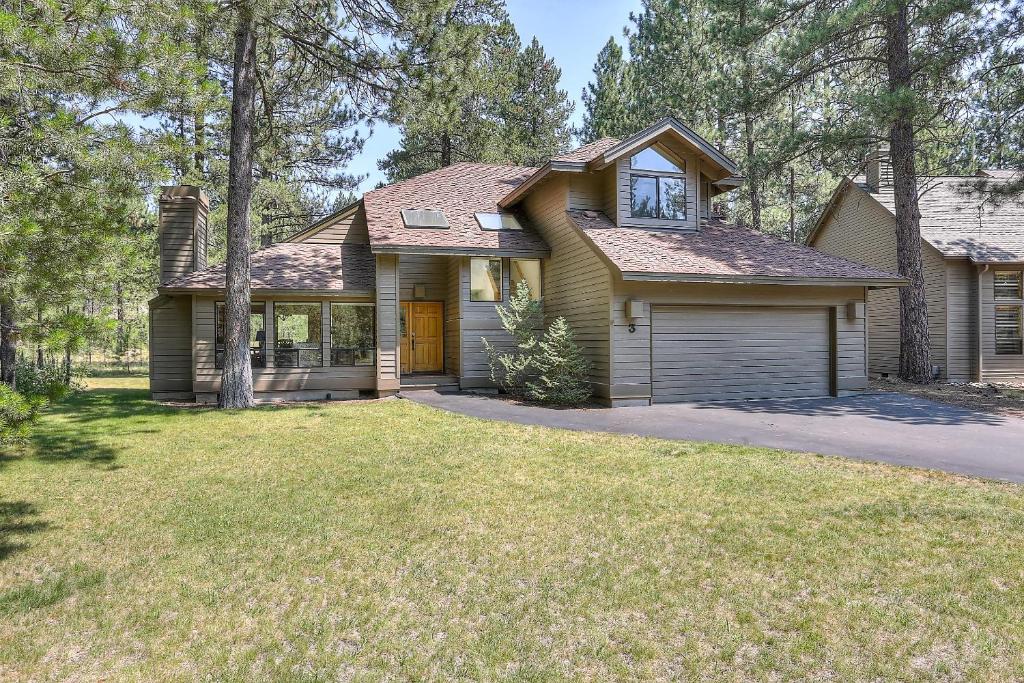 3 Tumalo-AC-Hot Tub-4BR/3BA - image 3