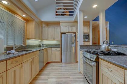 1 Colonial-Golf Course-5BR/6BA - image 4