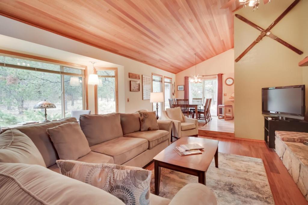 46 Poplar Loop - main image