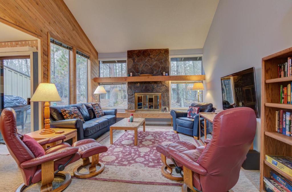 Quelah Condo 11 by Village Properties at Sunriver - main image