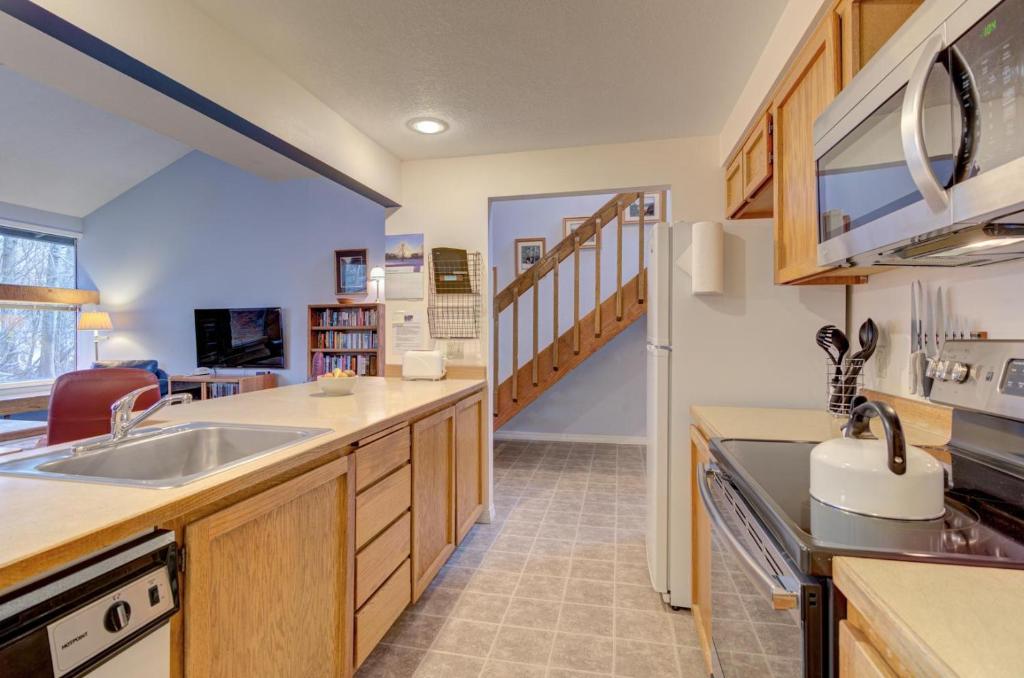 Quelah Condo 11 by Village Properties at Sunriver - image 5