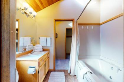 Sunriver Chalet - image 10